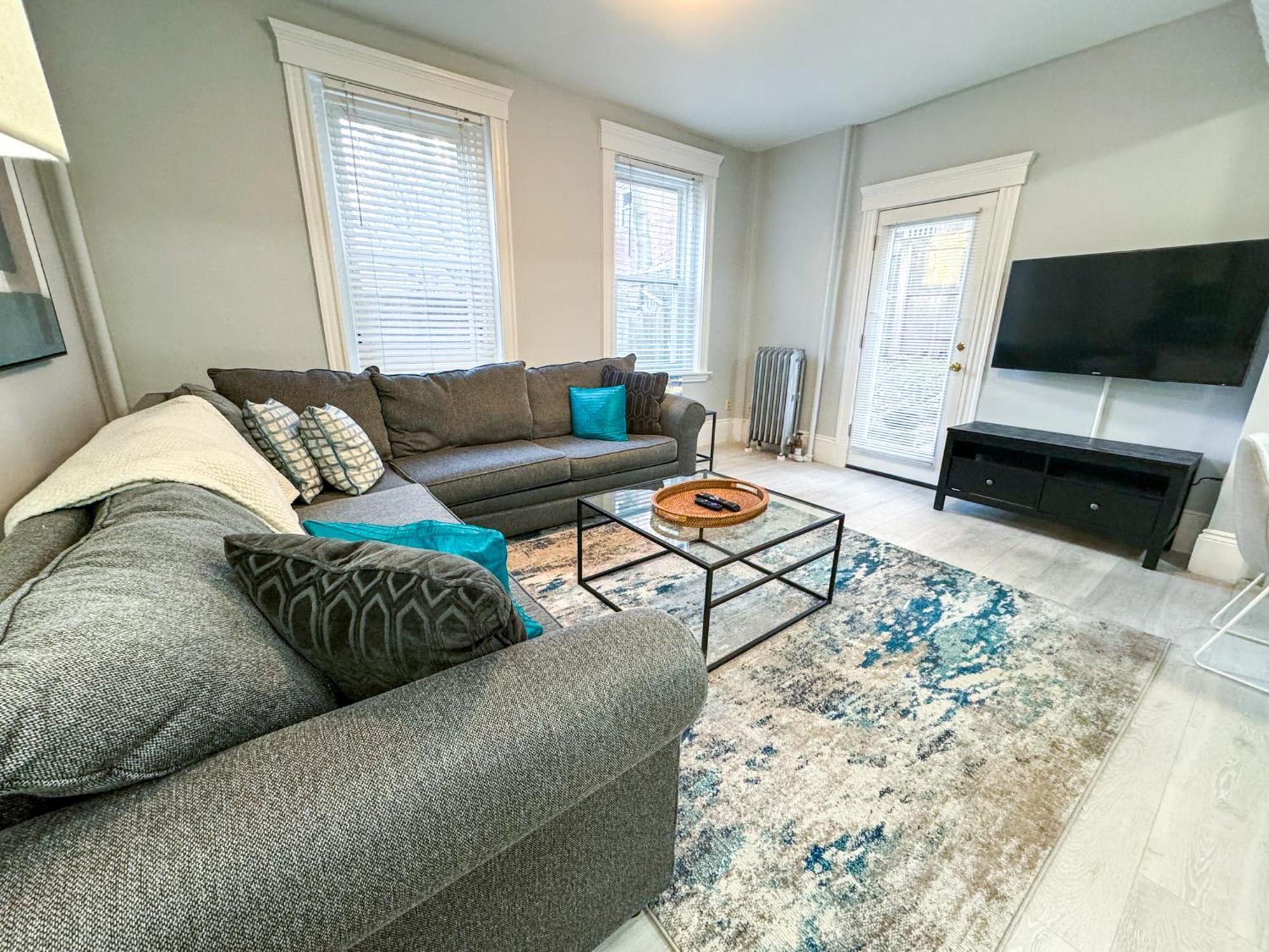 דירות ברוקלין Huge,3 Bed,2Bath,Public Transport,Boston,Sleeps 9 מראה חיצוני תמונה